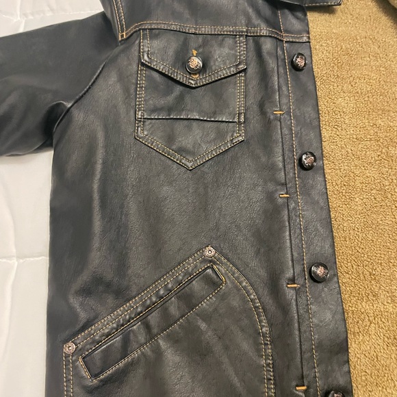 77 City - Picture 2 of 11